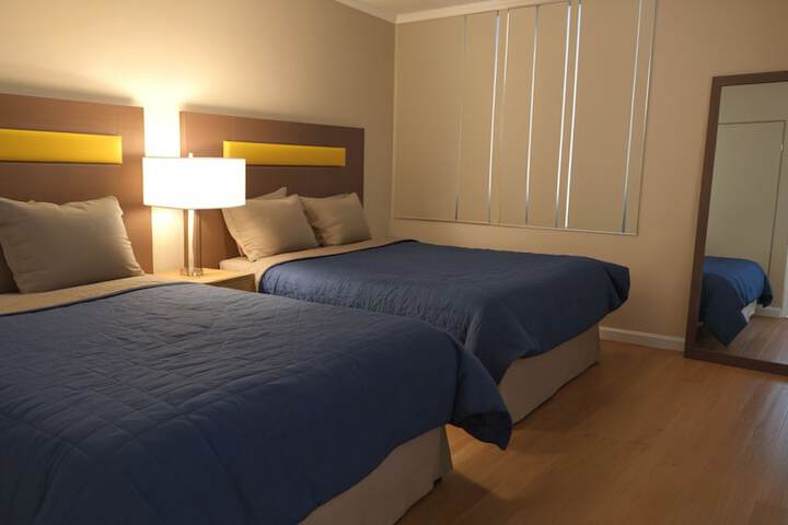 Room 10 of 32