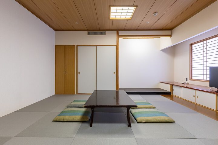 Room 12 of 50