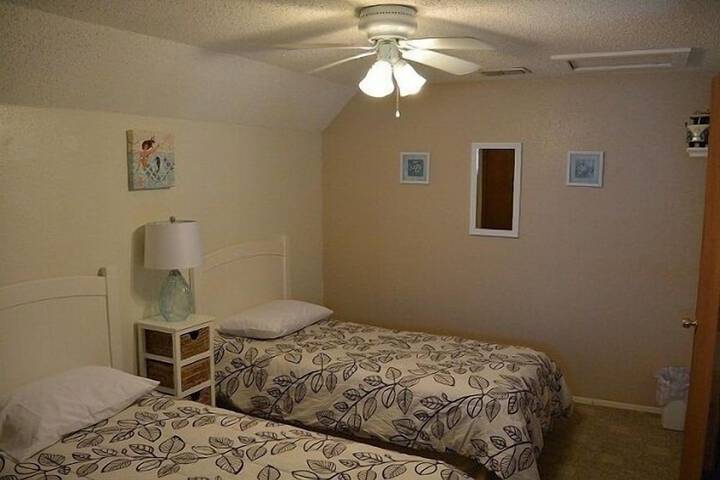 Room 4 of 25