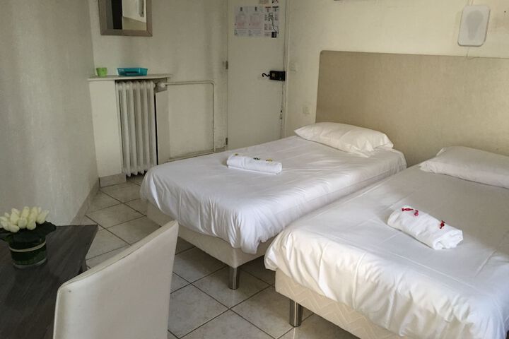 Room 6 of 11