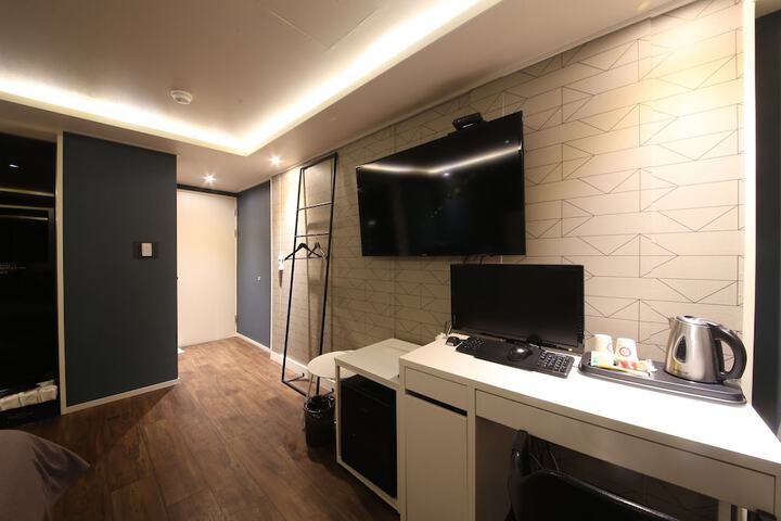 Room 10 of 45