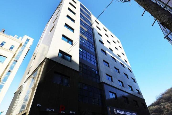 Wolmido Grand Suite Hotel