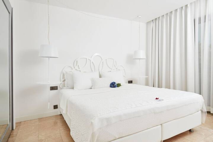 Room 32 of 189