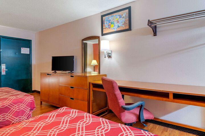 2 Double Beds (3 of 8)