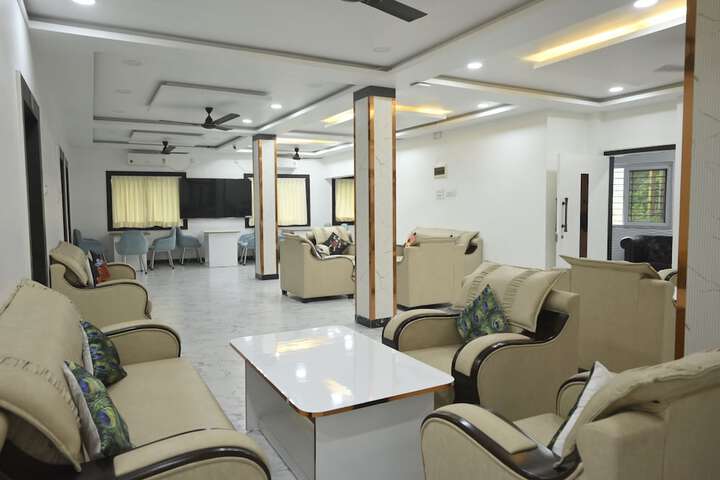 Room 6 of 8