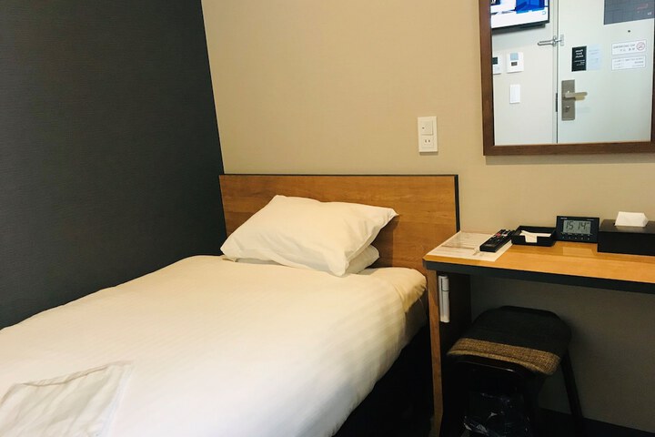 Room 8 of 35