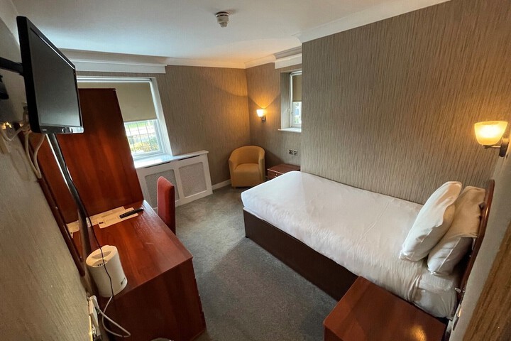 Room 12 of 27