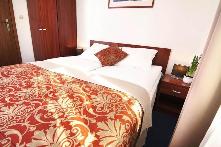Room 6 of 52
