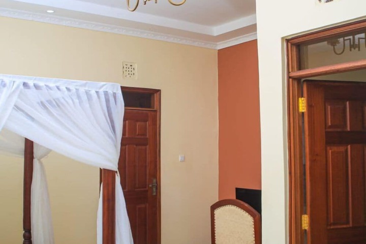 Room 12 of 77