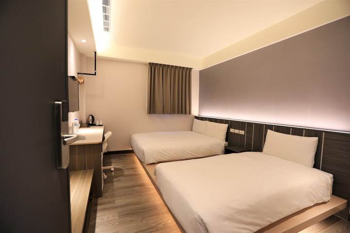 Room 48 of 79