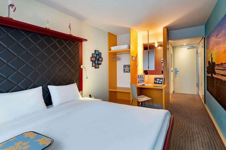Room 32 of 67