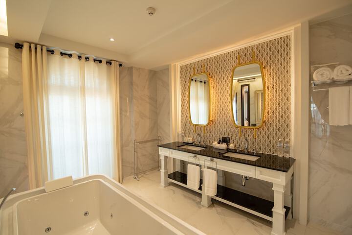 Room 52 of 89