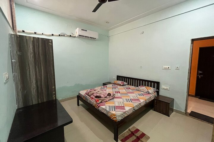 Room 5 of 10