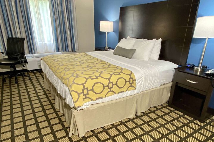 1 King Bed (6 of 11)
