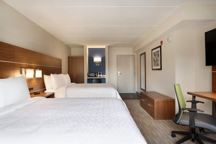 Quadruple Queen Size Bed (1 of 10)