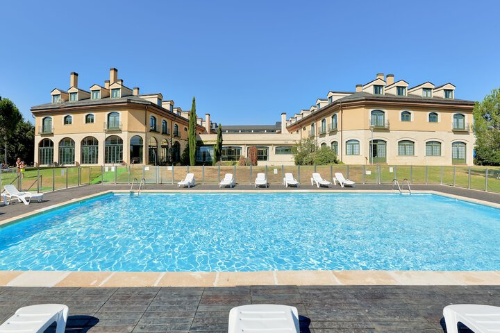 Hotel Pool
