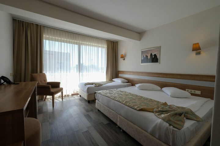 Room 10 of 38
