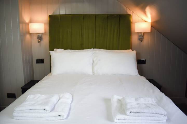 Room 3 of 94