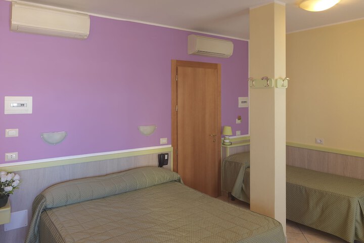 Room 4 of 14