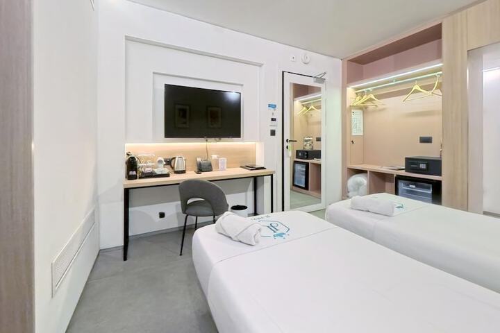Room 40 of 79