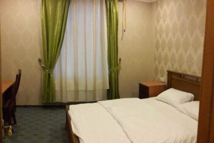 Room 83 of 90