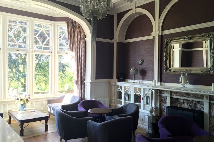 Lounge 64 of 70