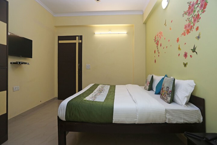Room 9 of 14