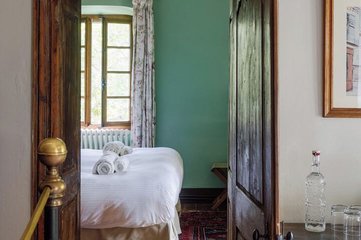 Room 10 of 79
