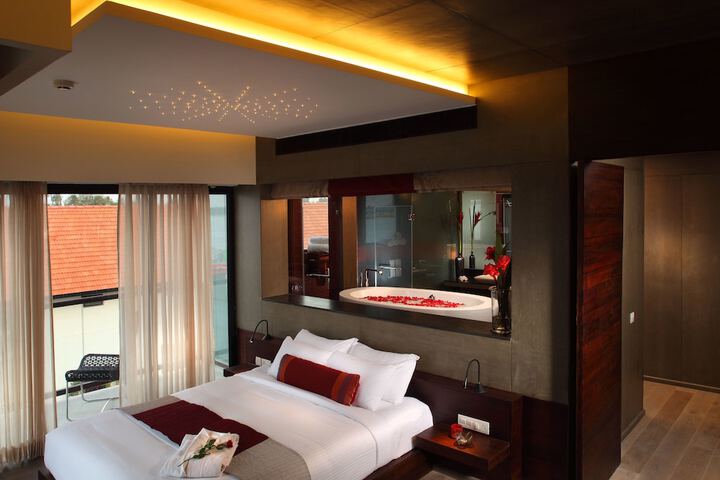 Room 16 of 54