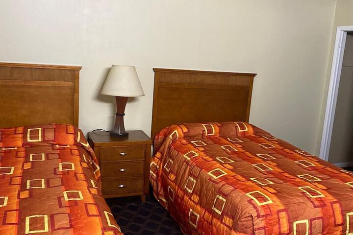 Room 6 of 10