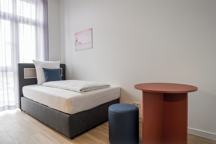 Room 10 of 60