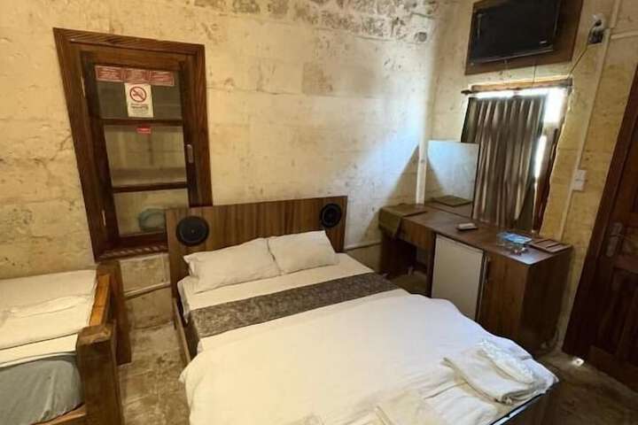 Room 3 of 44