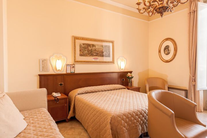 Room 8 of 42