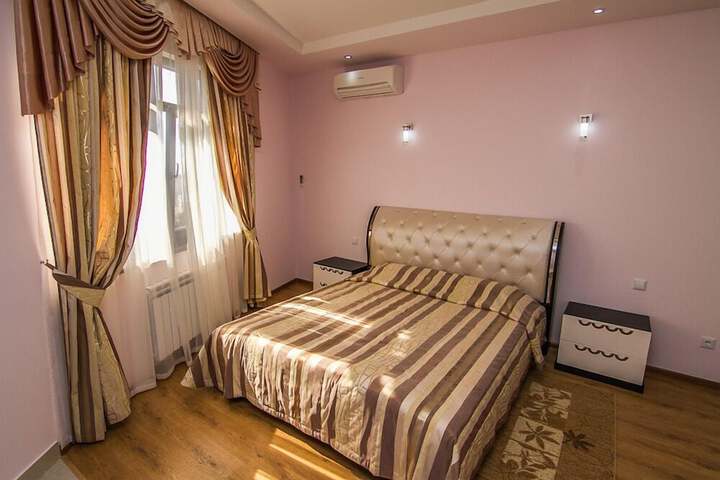 Room 32 of 62
