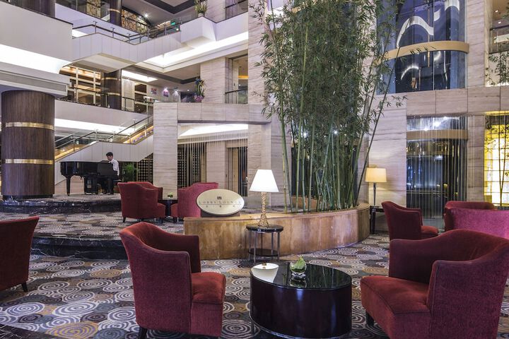 Entrance & Lobby