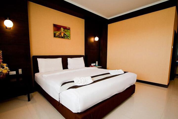 Room 6 of 33