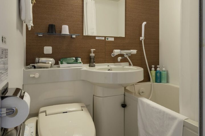 Room 13 of 21