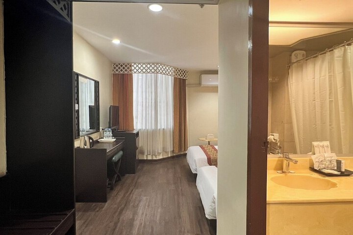 Room 10 of 31