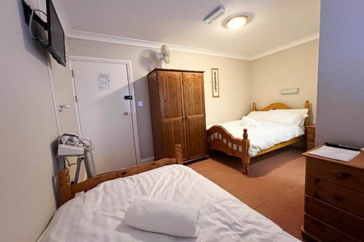 Room 7 of 32
