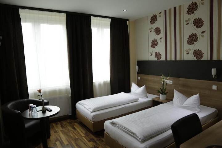 Room 10 of 30