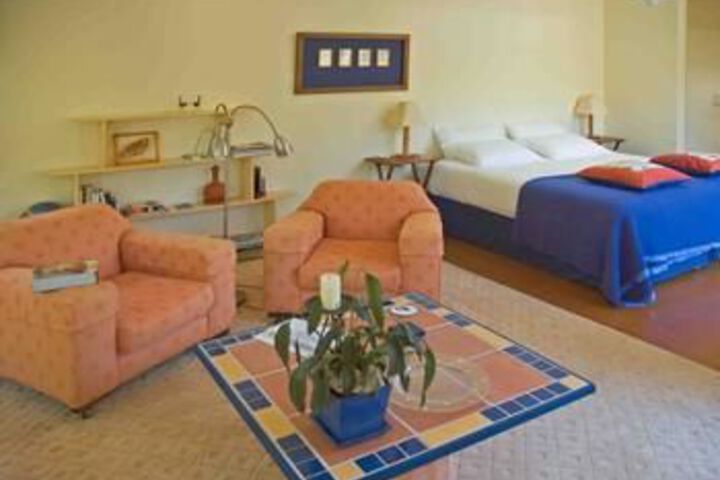 Room 4 of 9