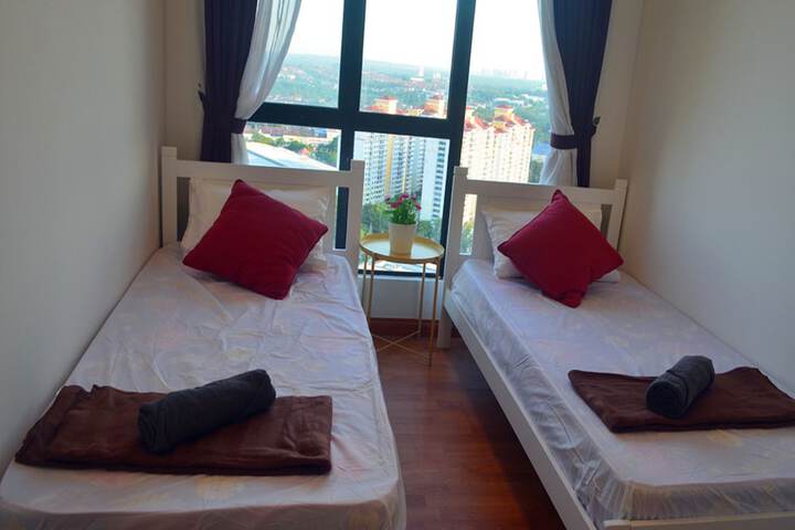 Room 34 of 106
