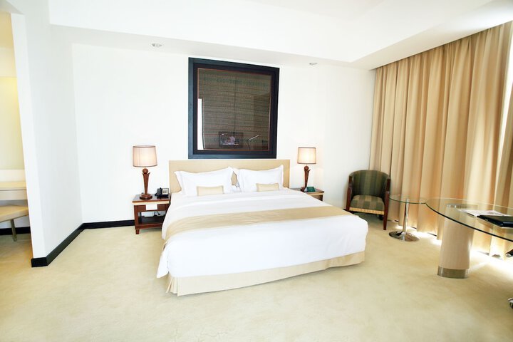 Room 8 of 43