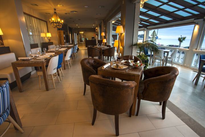 Dining 54 of 89