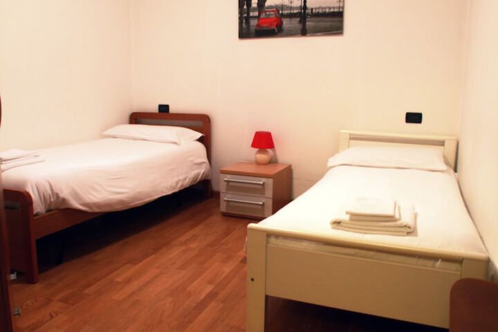 Room 10 of 33