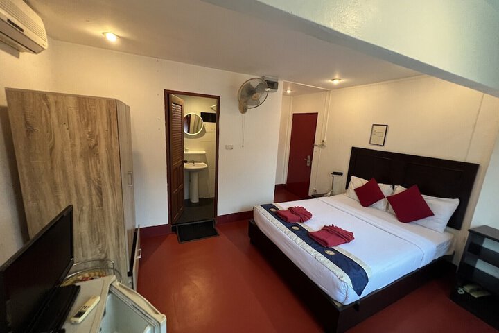 Room 8 of 62