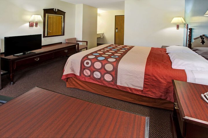 1 Queen Bed (11 of 14)