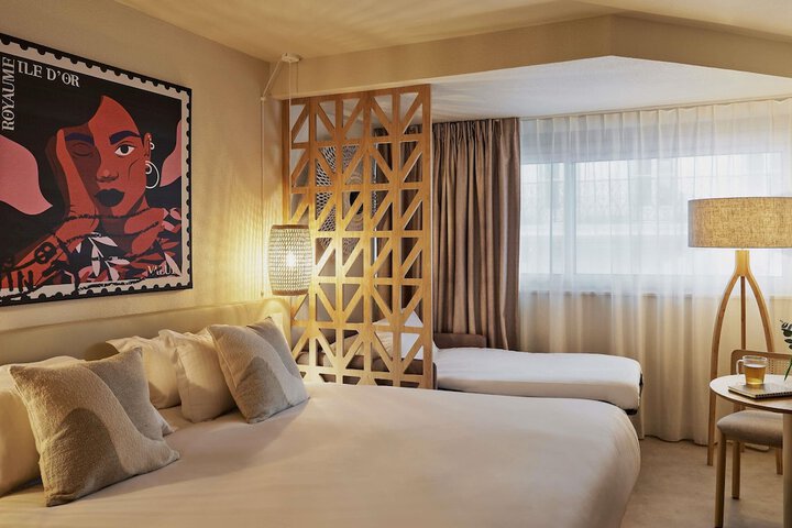 Room 28 of 65
