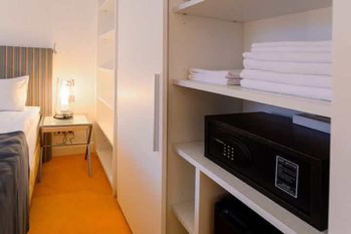 Room 87 of 112