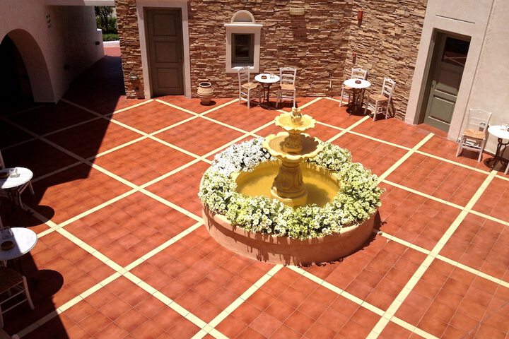 Hotel Exterior 50 of 52